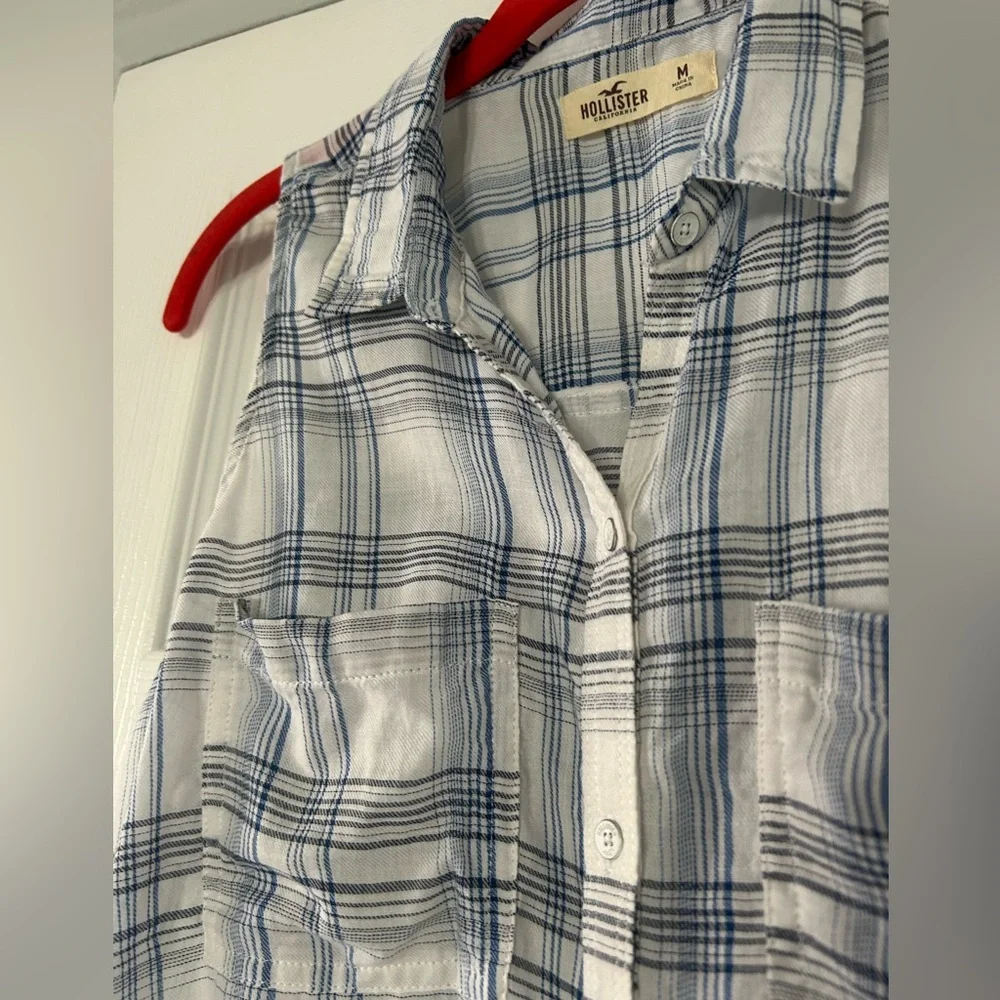 Hollister sleeveless button & tie front top - Picture 7 of 8